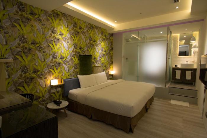 g11 hotel