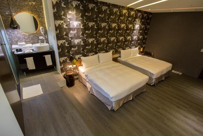 g11 hotel
