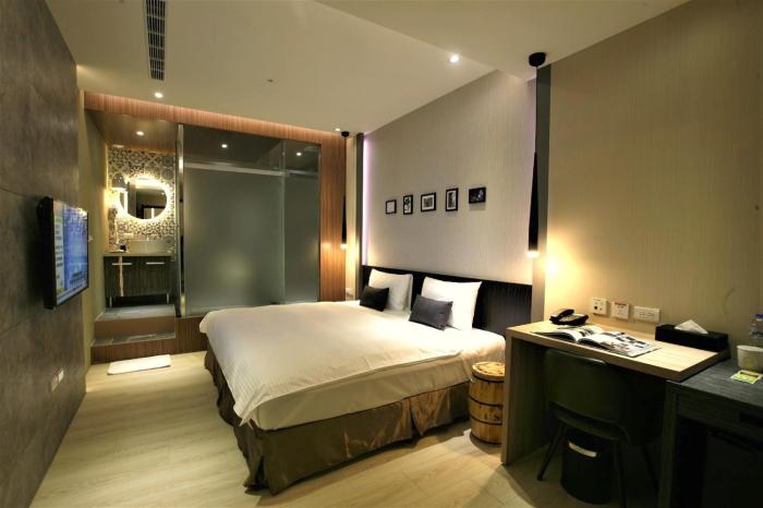 g11 hotel
