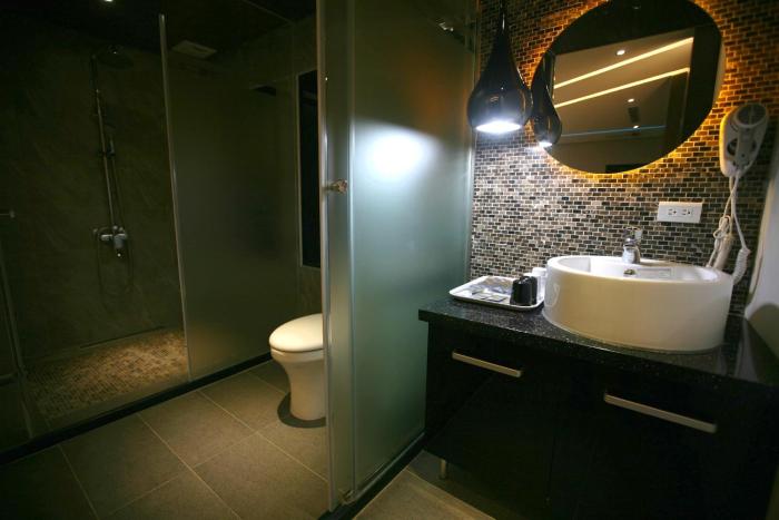 g11 hotel