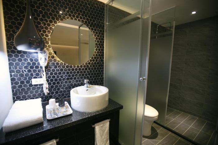 g11 hotel