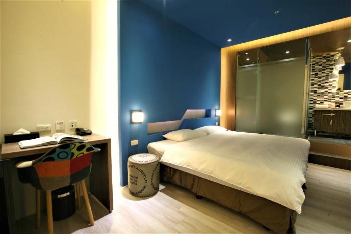 g11 hotel