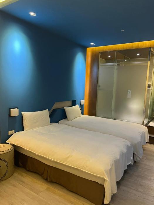 g11 hotel