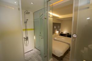 g11 hotel