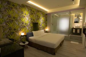 g11 hotel