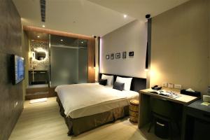 g11 hotel