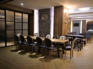 g11 hotel