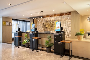 check inn taichung wenxin zhongqing