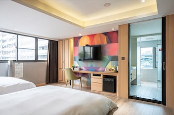 check inn taichung wenxin zhongqing