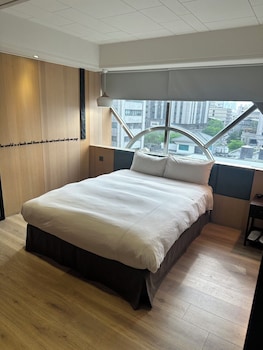 check inn taichung wenxin zhongqing