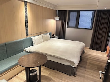 check inn taichung wenxin zhongqing