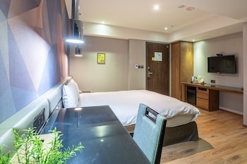 check inn taichung wenxin zhongqing