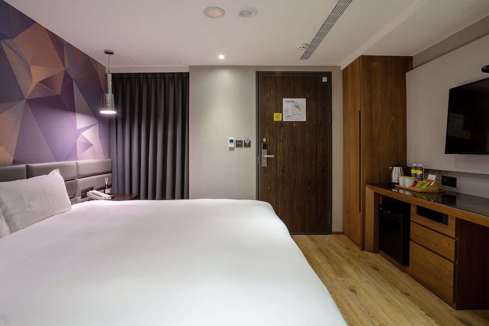 check inn taichung wenxin zhongqing