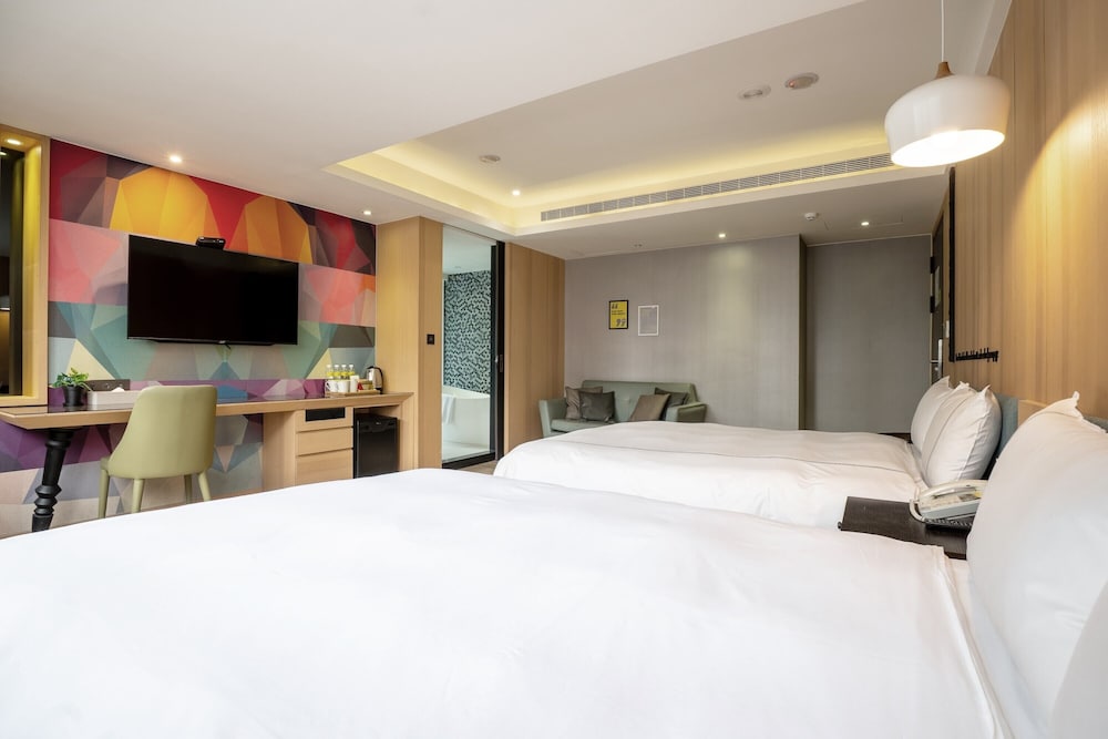 check inn taichung wenxin zhongqing