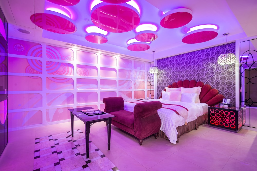 merryday day motel zhonghe branch