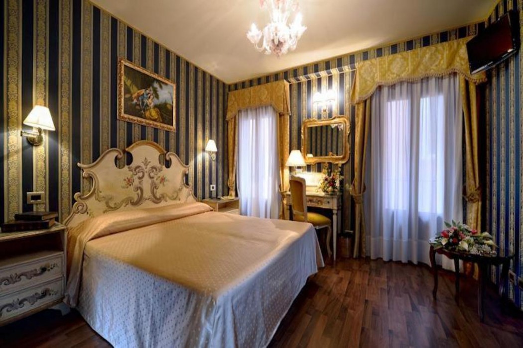 hotel lux