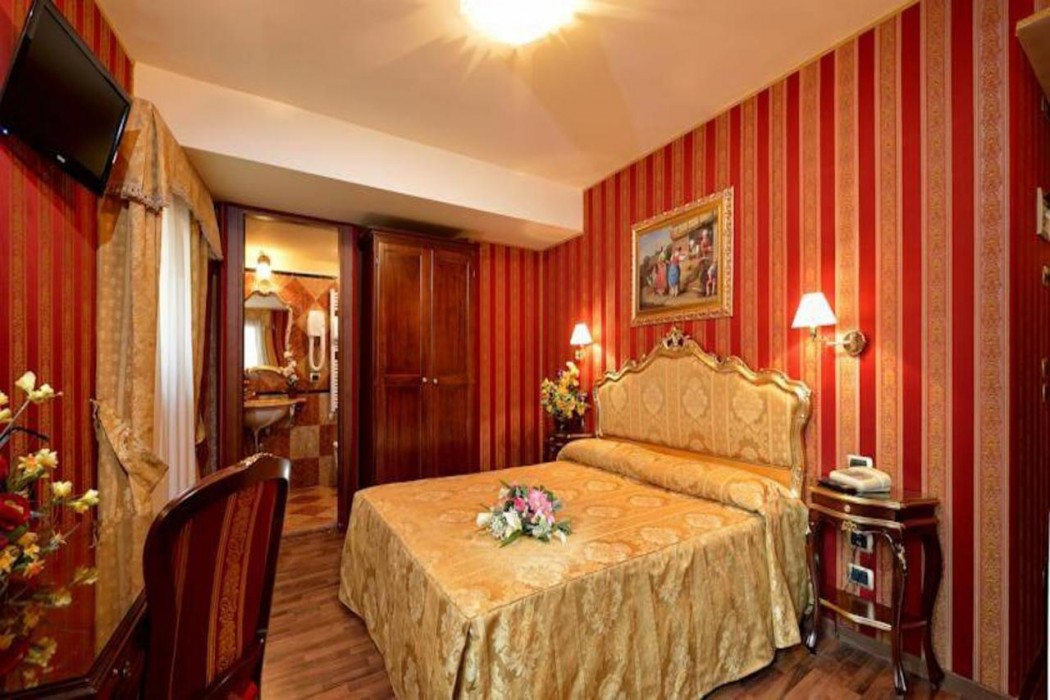 hotel lux