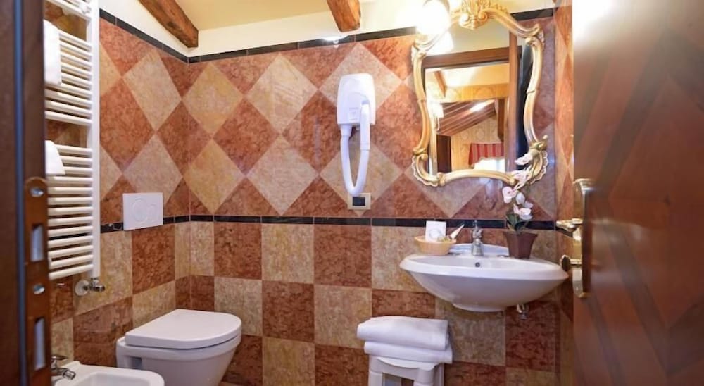 hotel lux