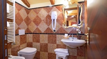hotel lux