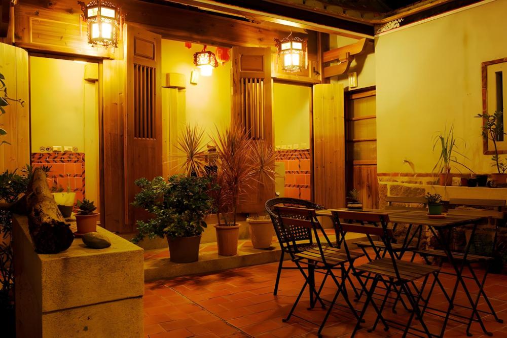 horseshoe crab cottage hostel