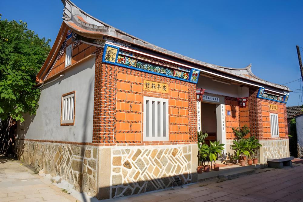 horseshoe crab cottage hostel