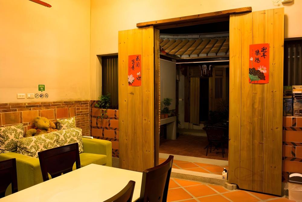 horseshoe crab cottage hostel