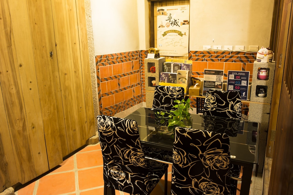 horseshoe crab cottage hostel