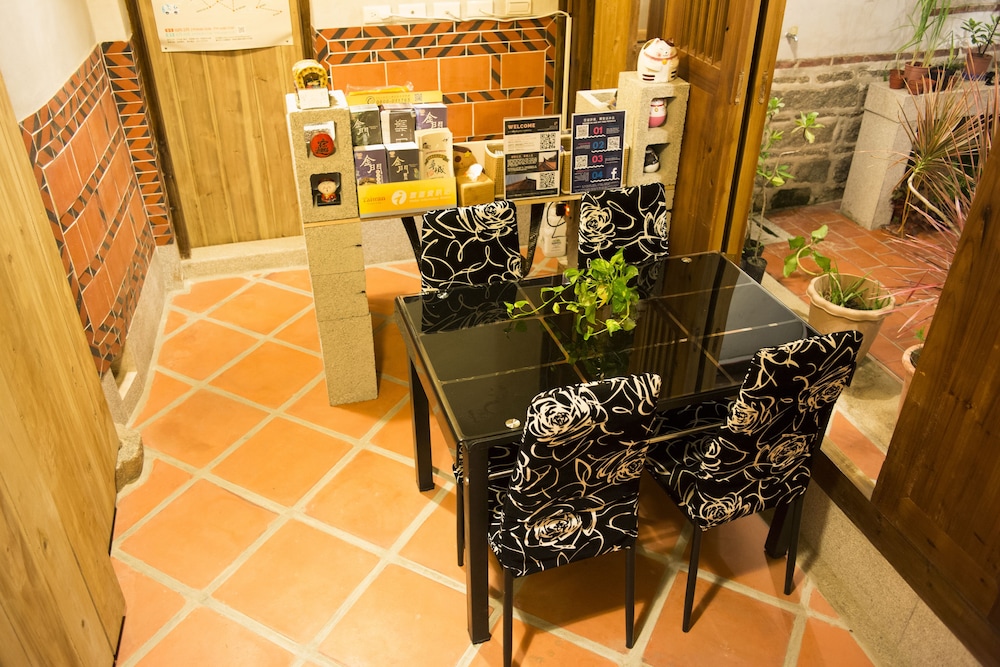 horseshoe crab cottage hostel