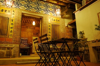 horseshoe crab cottage hostel