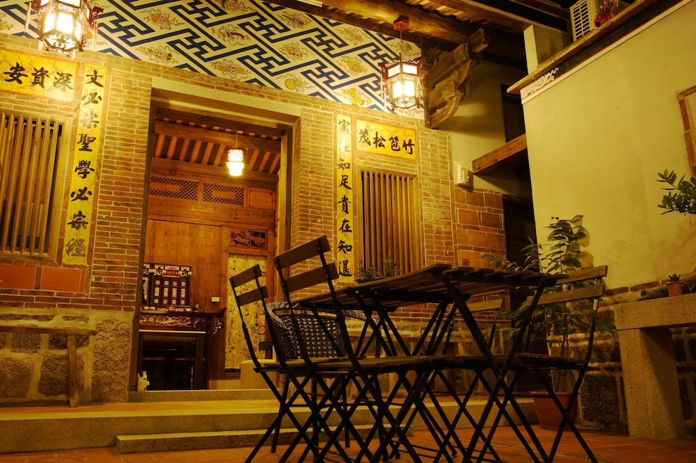 horseshoe crab cottage hostel