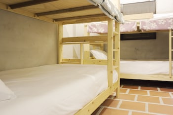 horseshoe crab cottage hostel