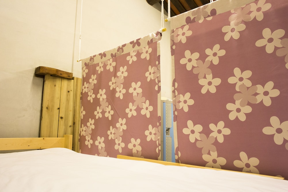 horseshoe crab cottage hostel