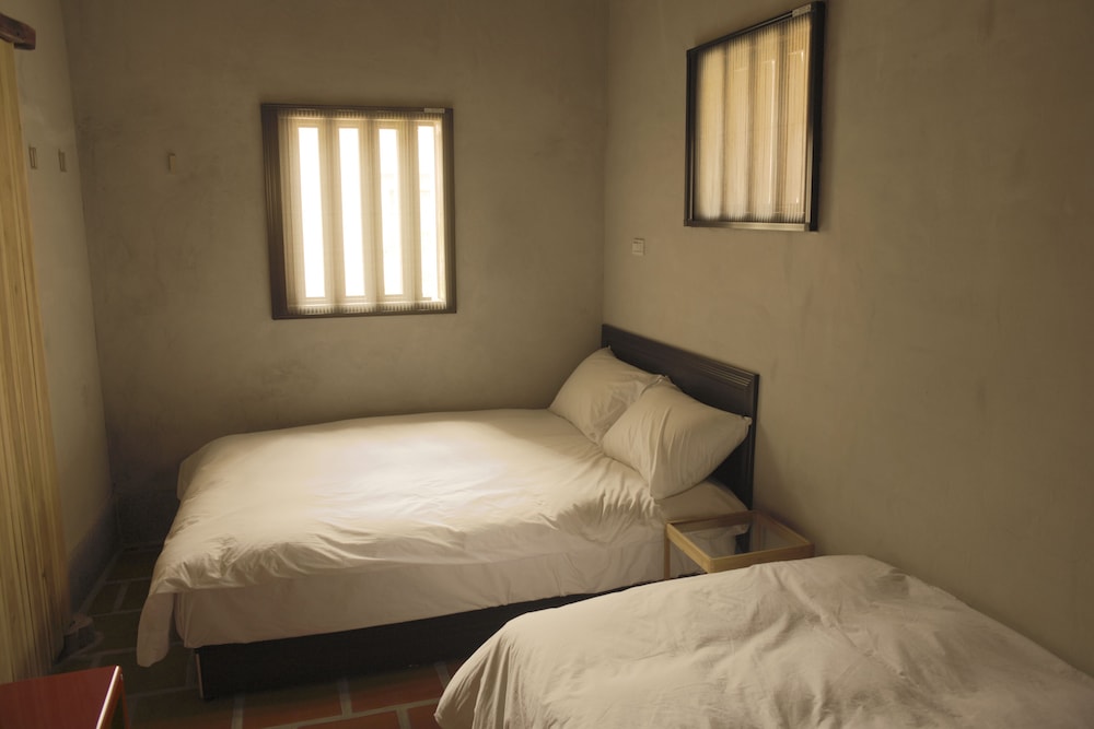 horseshoe crab cottage hostel