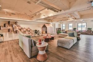 stray birds taichung hostel