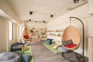 stray birds taichung hostel