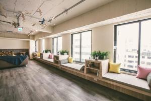 stray birds taichung hostel