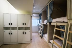 stray birds taichung hostel