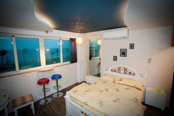 sunshine sea view bandb