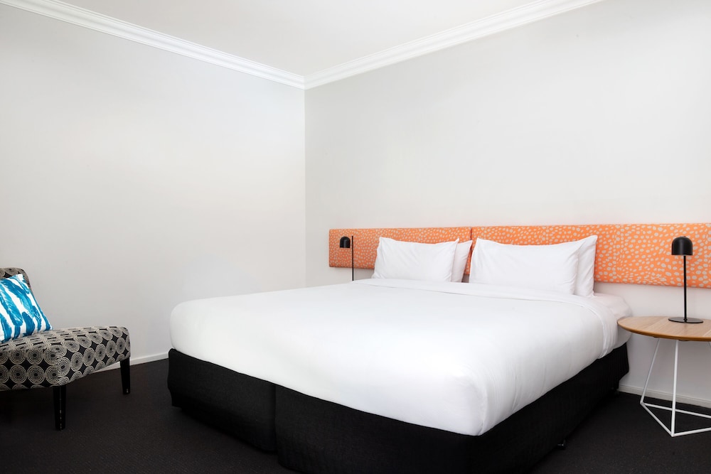 oaks perth hotel