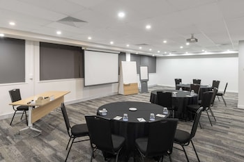 oaks perth hotel