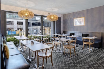 oaks perth hotel