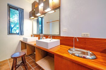 rainbow garden bandb