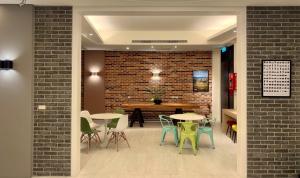 visual range b and b