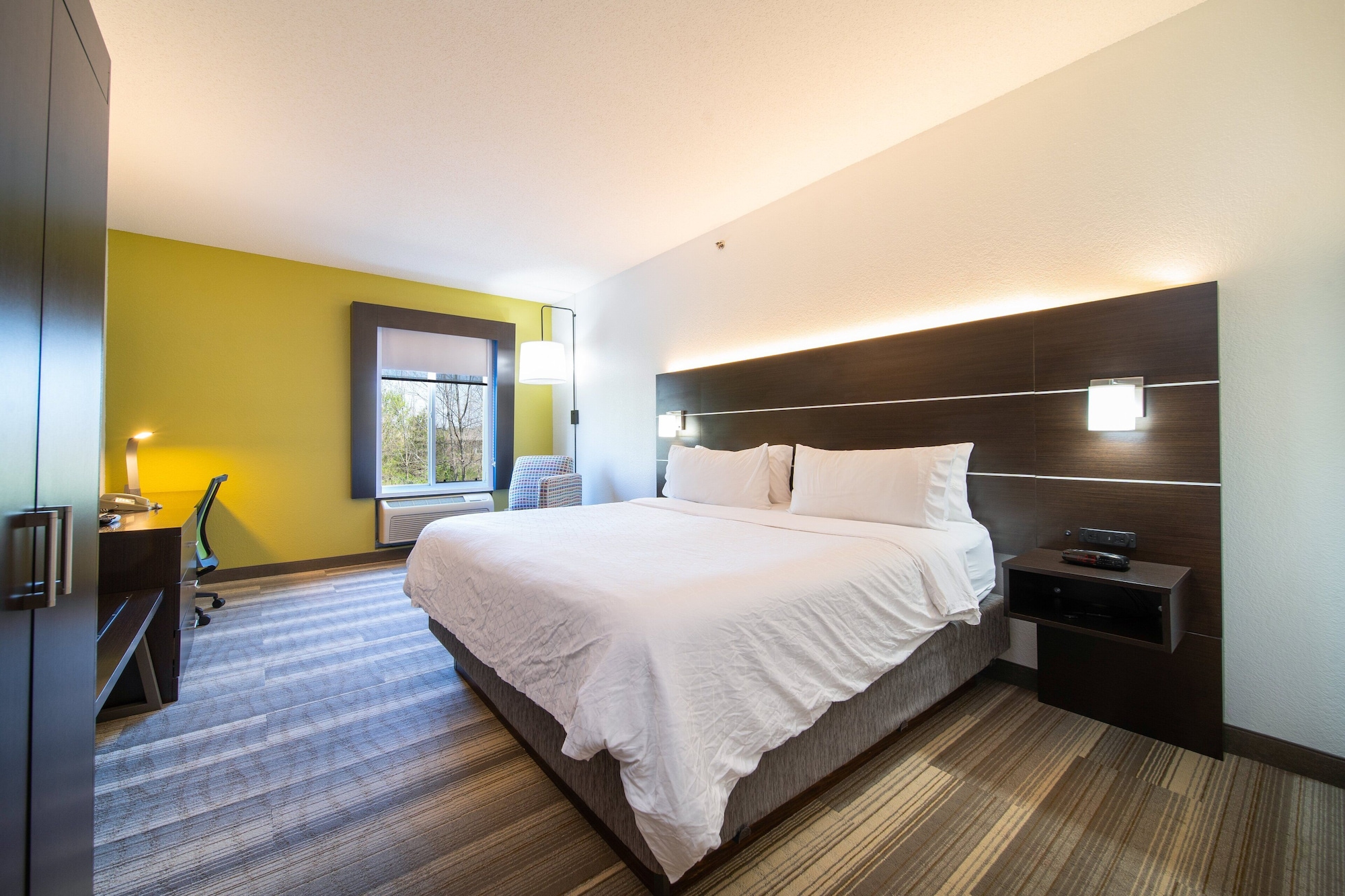 holiday inn express hotel and suites bedford by ihg