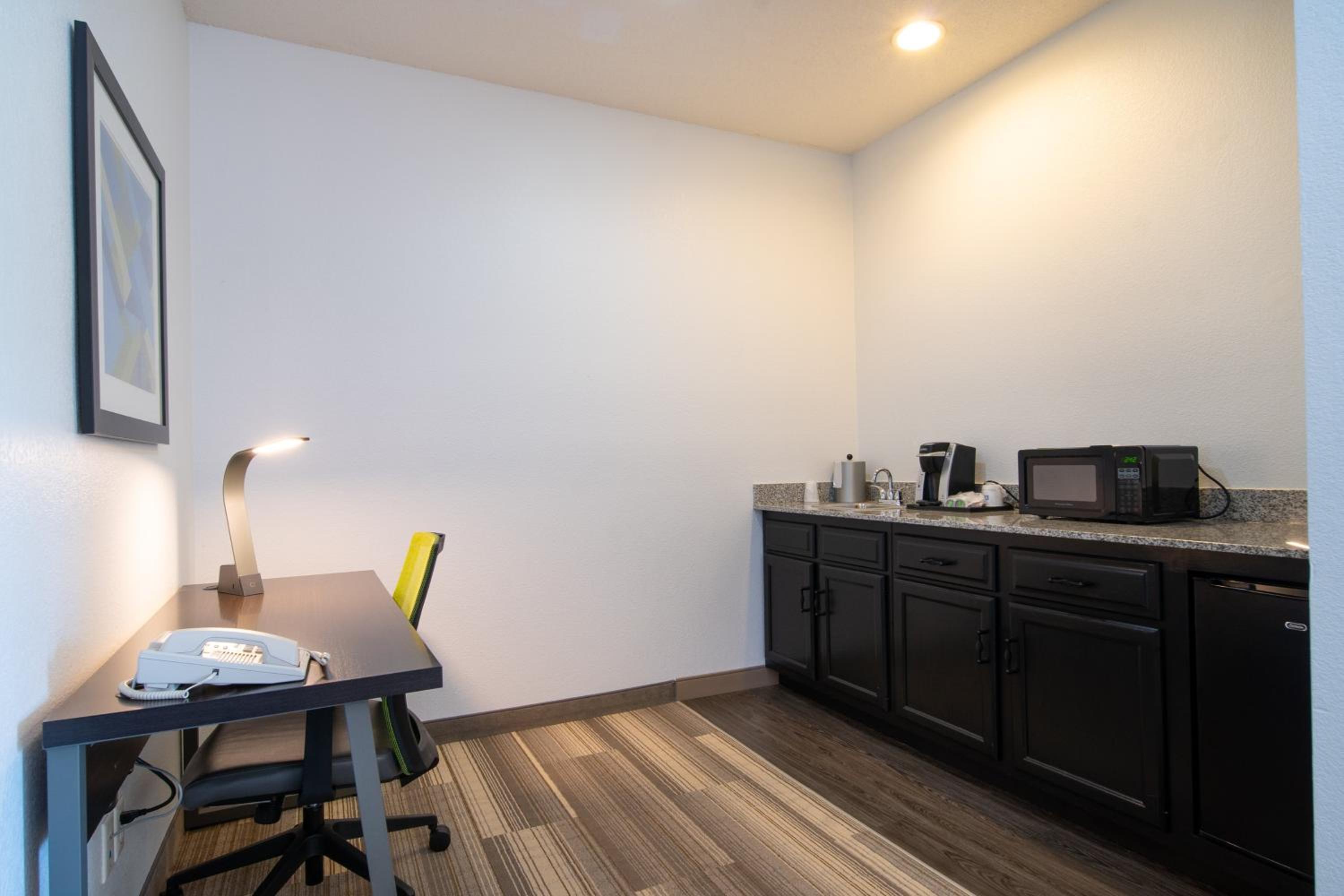 holiday inn express hotel and suites bedford by ihg