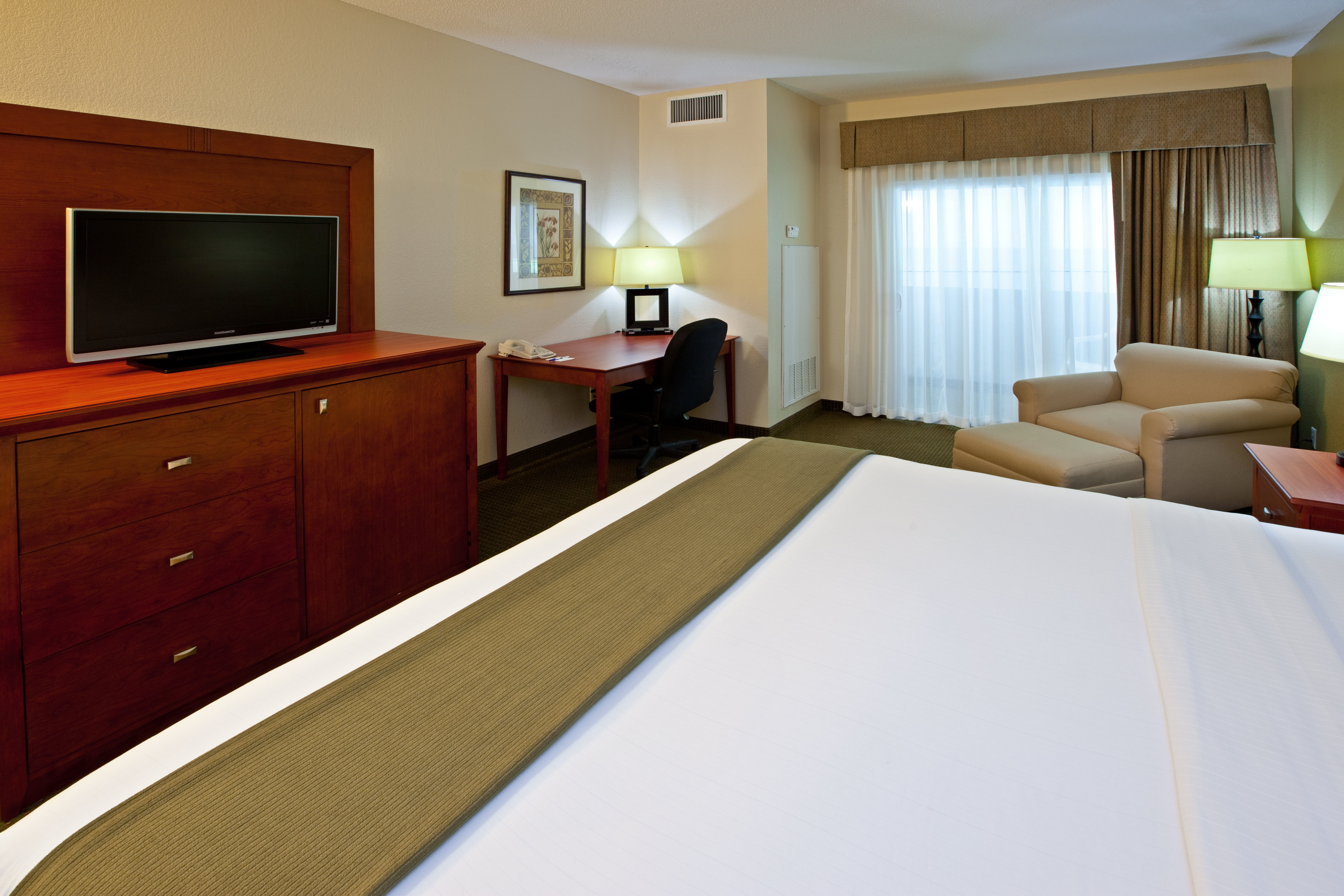 holiday inn express hotel and suites bedford by ihg