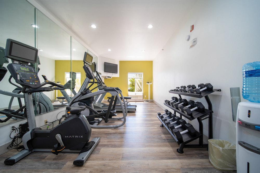 holiday inn express hotel and suites bedford by ihg