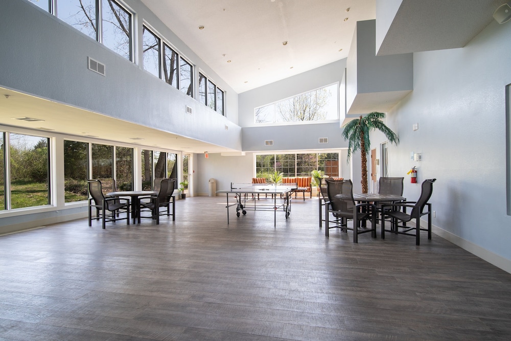holiday inn express hotel and suites bedford by ihg