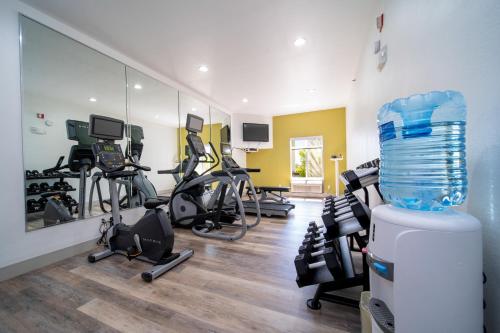 holiday inn express hotel and suites bedford by ihg