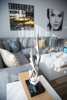 the stay furnished apartments